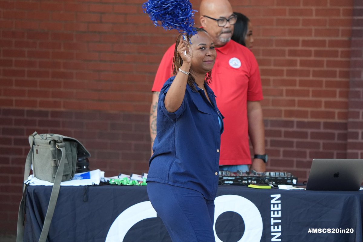 MSCSK12's tweet photo. It's the second week of school here at MSCS, and the #20in20 Greatness Grows Here Tour is in full stride. This week we made stops at Southwind Elementary School, Cordova High School and Havenview Middle School for a music-filled morning.
Plenty of giveaways, pom-poms, and smiles to go around for all!
Next Stop: Grandview Middle School
#GreatnessGrowsHere