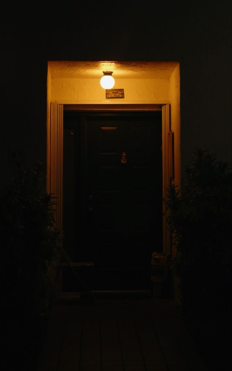 #horrorprompt #vsshorror
It was the vestibule to hell
The last safe space
Before entering combat
Why did she keep coming back here
Because f#ck him
This was her house too
She would not be driven from it
She would win this war
