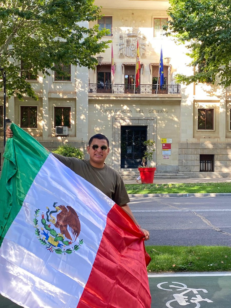 La DGETAyCM tiene el gusto de felicitar al alumno del CBTA 82 en Balancán, Tab.,  Alexandros  Durán Hernández, quien  obtuvo el 3er. Lugar en la Olimpiada Internacional de Matemáticas, en España. Deseamos que continue el éxito en su preparación profesional. ¡Enhorabuena!
