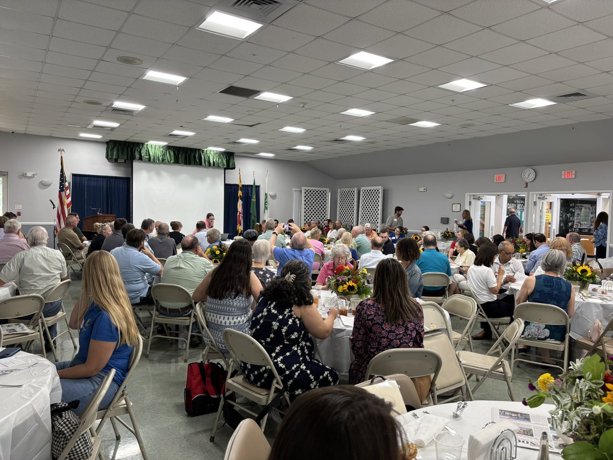 A big round of applause to Linda Lewis, and the Lewis Family (Lewis Orchard), who were inducted into the Montgomery County Agricultural Hall of Fame!
And congratulations to Drew Stabler of Pleasant Valley Farm, recipient of the 2025 Agricultural Center Leadership Award!