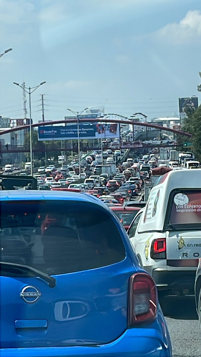 mexicocontodos's tweet photo. CHSPM, @ClaraBrugadaM @delfinagomeza imbéciles ineptas de mierda! 3:05 hrs de perinorte a Polanco.
Par de pendejas 
Además hecho un bache el pavimento. Ladronas, rateras, asquerosas.
Increíble que ustedes sean quienes gobiernan. https://t.co/gDcdnN0Set
