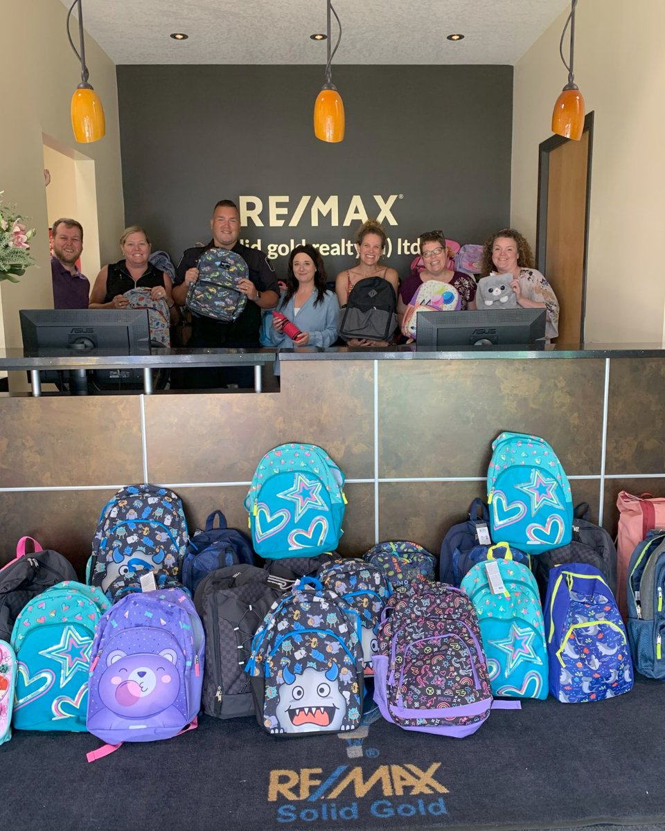 WRPSToday's tweet image. We struck gold at Re/Max Solid Gold with their generous donation of backpacks stuffed with school supplies! 🎒 ✏️ Thank you for supporting our #BackpackChallenge.
