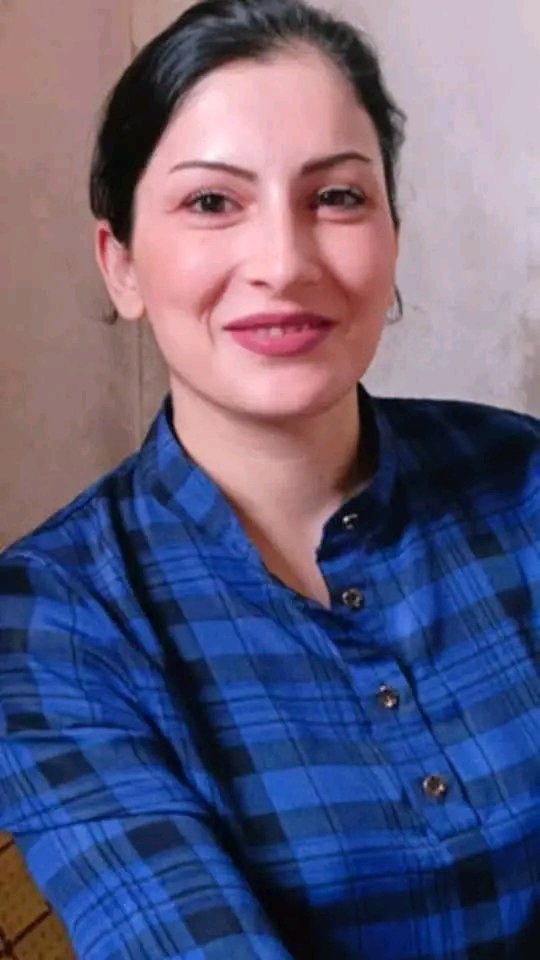 #مفقودة
#ضحى_سلمان_المصطفى، من سكان الدويلعة دمشق، علوية أصلها من مصياف، متزوجة ولديها 4 أولاد ..
فقد الاتصال بها في شارع#بغداد  
تاريخ الاختفاء: 11/8/2025،
•ضحى ارتدت الحجاب خوفاً من الأوضاع الأمنية وأملاً بالأمان، ولكن على ما يبدو لم تستفد شيء