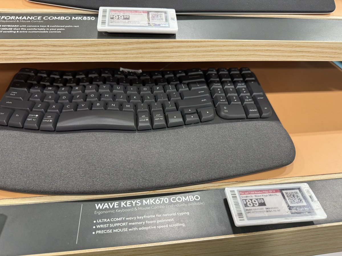 o_osugalipzx's tweet image. this keyboard at Best Buy is calling my name 😩it’s everything I ever wanted #medicalbilling #nerdythings #amustbuy #WillbeMine #keyboard #professionalofficesupplies