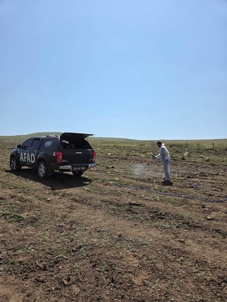Ardahan İl Tarım ve Orman Müdürlüğü (@ardahantarim) on Twitter photo SAHADAYIZ, ŞAP HASTALIĞINA KARŞI MÜCADELEMİZ SÜRÜYOR
İl Müdürlüğümüzün veteriner hekimleri, hayvan sağlığını korumak için aralıksız çalışıyor!
Çünkü biliyoruz ki sağlıklı hayvan = güvenli üretim = güçlü yarınlar!
<a href="/TCTarim/">T.C. Tarım ve Orman Bakanlığı</a> <a href="/ibrahimyumakli/">İbrahim Yumaklı</a> <a href="/ArdahanValiligi/">Ardahan Valiliği</a> <a href="/fatih_cineviz/">Fatih Cineviz</a> SAHADAYIZ, ŞAP HASTALIĞINA KARŞI MÜCADELEMİZ SÜRÜYOR
İl Müdürlüğümüzün veteriner hekimleri, hayvan sağlığını korumak için aralıksız çalışıyor!
Çünkü biliyoruz ki sağlıklı hayvan = güvenli üretim = güçlü yarınlar!
<a href="/TCTarim/">T.C. Tarım ve Orman Bakanlığı</a> <a href="/ibrahimyumakli/">İbrahim Yumaklı</a> <a href="/ArdahanValiligi/">Ardahan Valiliği</a> <a href="/fatih_cineviz/">Fatih Cineviz</a>