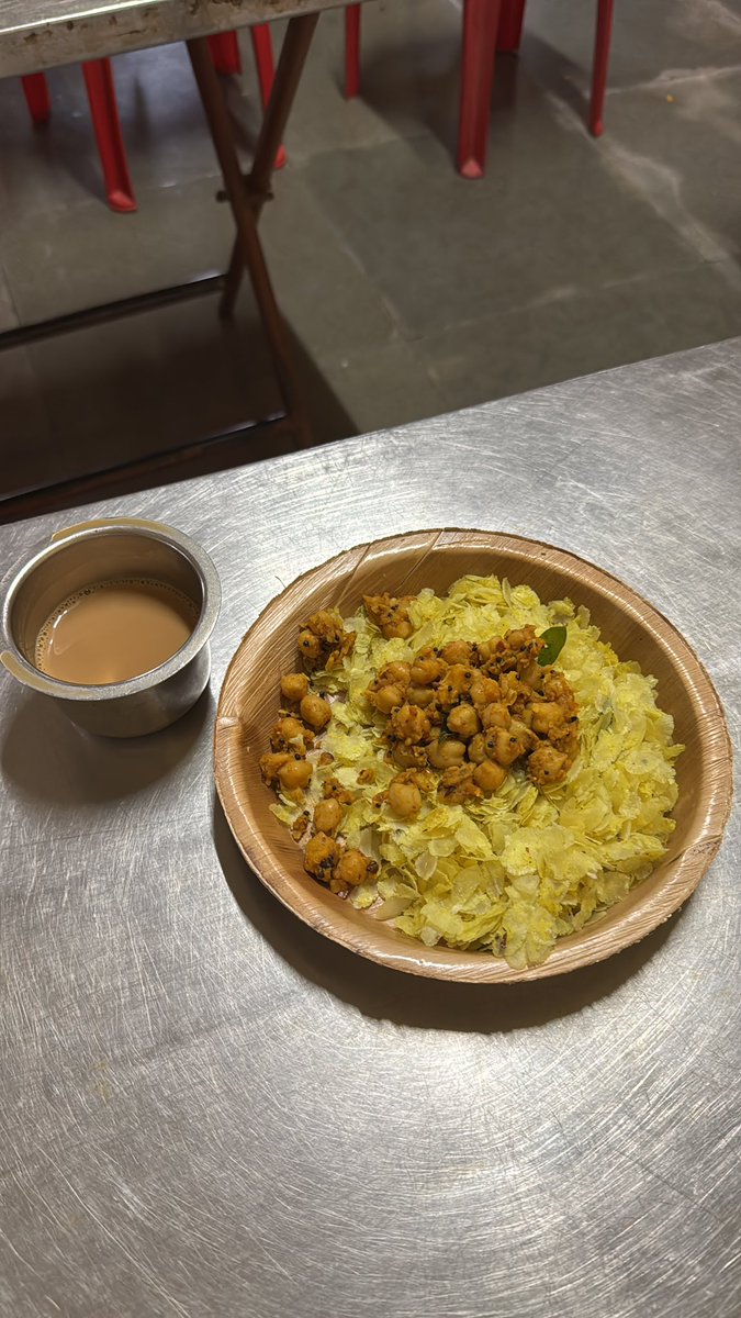 sbilgi's tweet photo. Food of #ChitrapurMath #shirali #UttarKanara food . #buns #bendi #kaayras #daalitoy #soornakoot #spicypoha #sweetpohawithchana #CSBcuisine https://t.co/iKv1V70ZVA