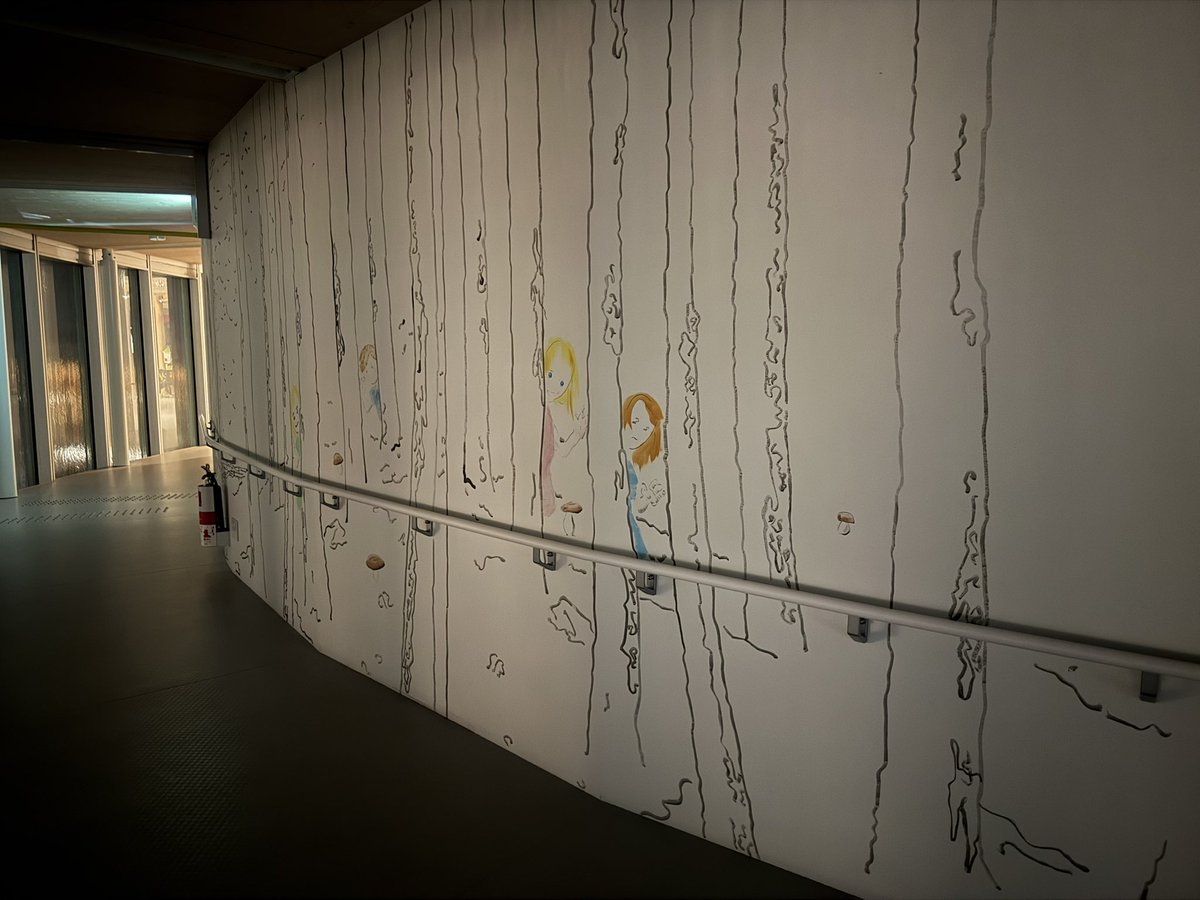 特別な機会ですので、展示エリアも開放することにいたしました。ウランガラスの真の美しさをご覧いただける貴重なチャンスです。一部暗い場所がありますので、足元にお気をつけいただき、他のお客様やパビリオンの展示物に十分ご配慮ください。 #EXPO2025 #大阪万博2025 #EXPO2025