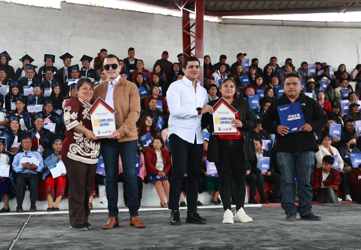 En la provincia del Azuay, el presidente <a href="/DanielNoboaOk/">Daniel Noboa Azin</a>, a través de <a href="/AgriculturaEc/">Agricultura, Ganadería y Pesca Ecuador 🇪🇨</a> y <a href="/ViviendaEc/">Viceministerio de Des. Urbano y Vivienda 🇪🇨</a> entregó beneficios a agricultores de la zona: títulos de propiedad, paquetes tecnológicos pecuarios, personería jurídica a la Asociación San Vicente de Jima del cantón Sigsig,