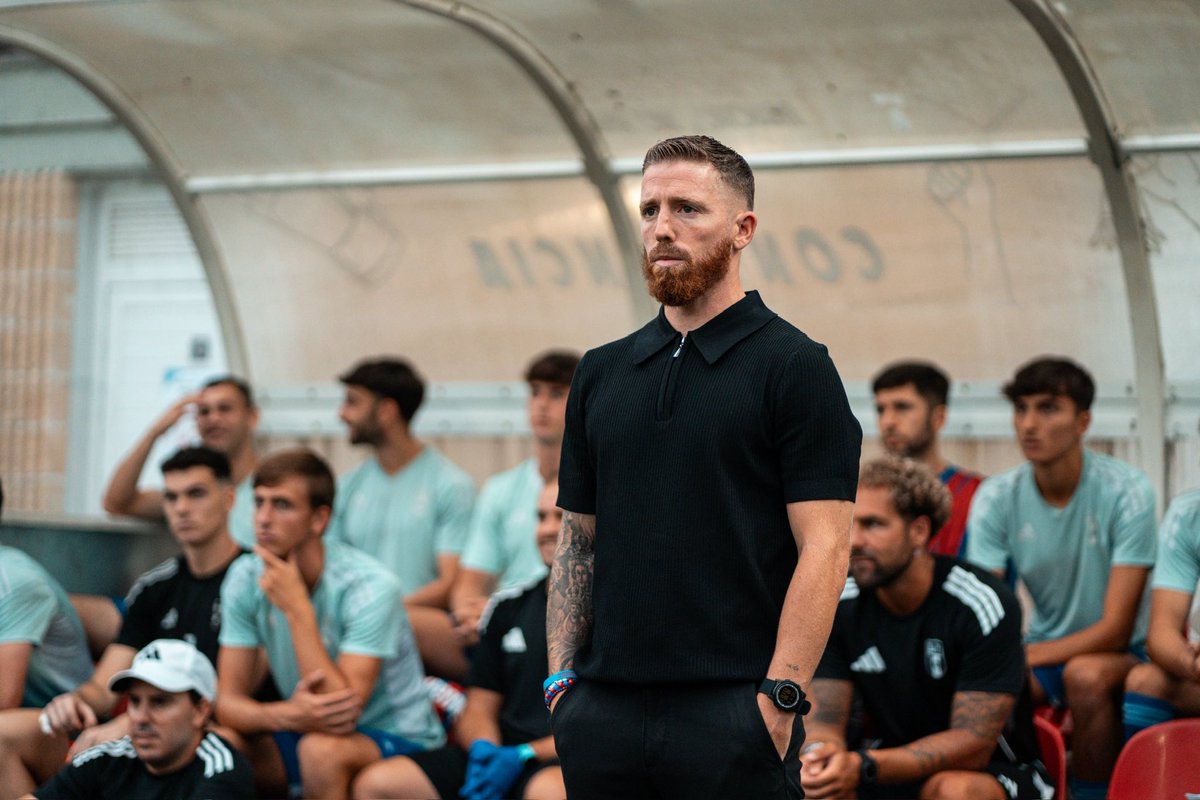 🆕 Iker Muniain debuta en partido oficial como entrenador del Derio 💙❤️

#DerioSanturtzi #CopaFederación