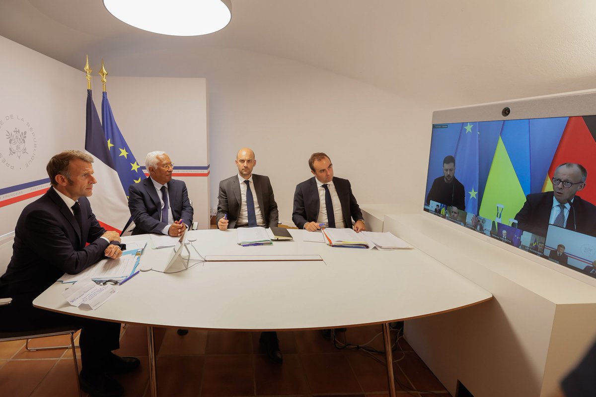 Excellente réunion aujourd’hui avec nos partenaires européens et le Président Trump, avant sa rencontre avec le Président Poutine le 15 août prochain en Alaska.
                                                      
Unité et grande convergence avec nos alliés sur les priorités :