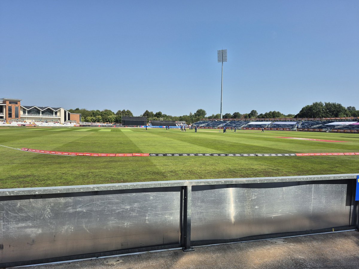 What a result - Sam Robson once again leading the way! Beautiful day in the shade of Lumley Castle #middlesex