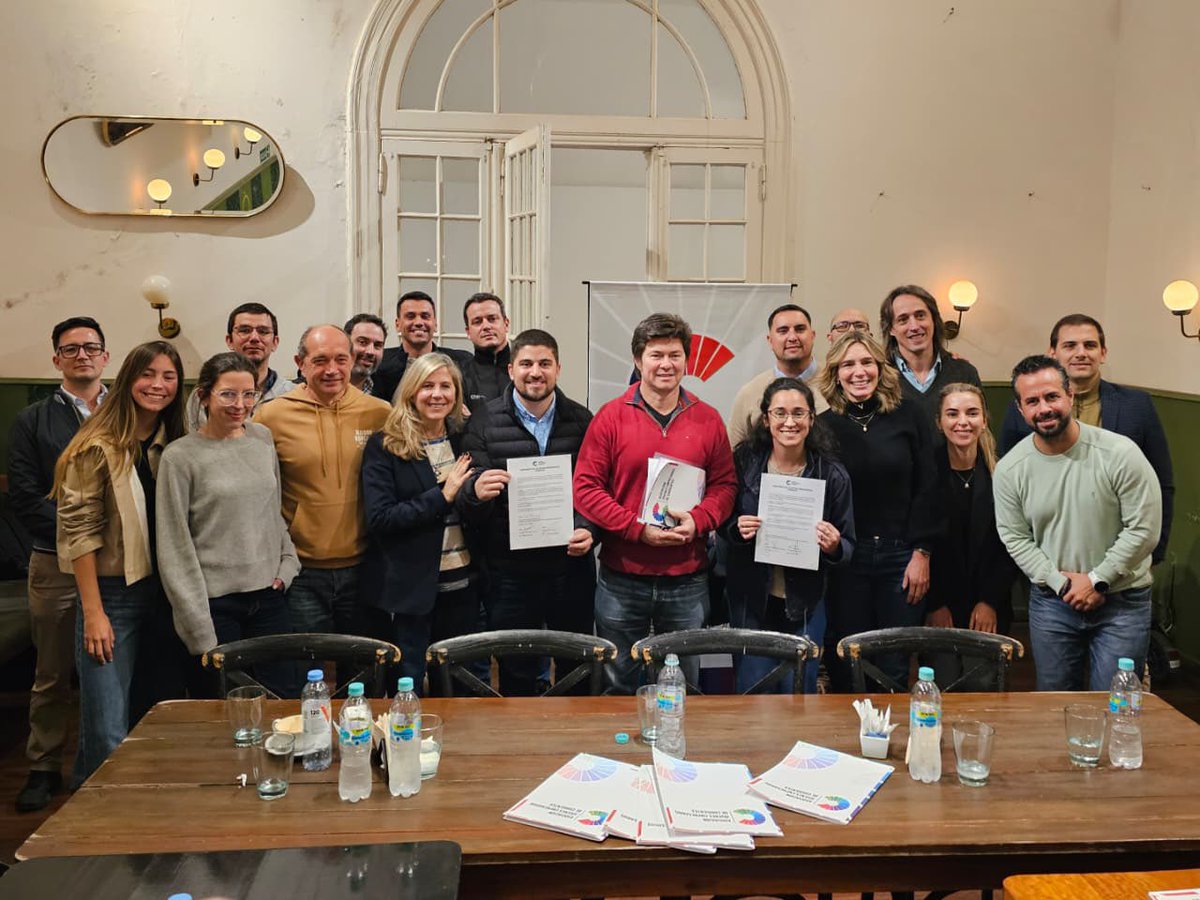 En la reunión con la Asociación de Jóvenes Empresarios de Corrientes (#AJEC) asumí el compromiso de impulsar la adhesión de Corrientes al Régimen de Transparencia Fiscal al Consumidor.

✅ Hoy ese proyecto ingresó a la Cámara de Diputados y tomó estado parlamentario.