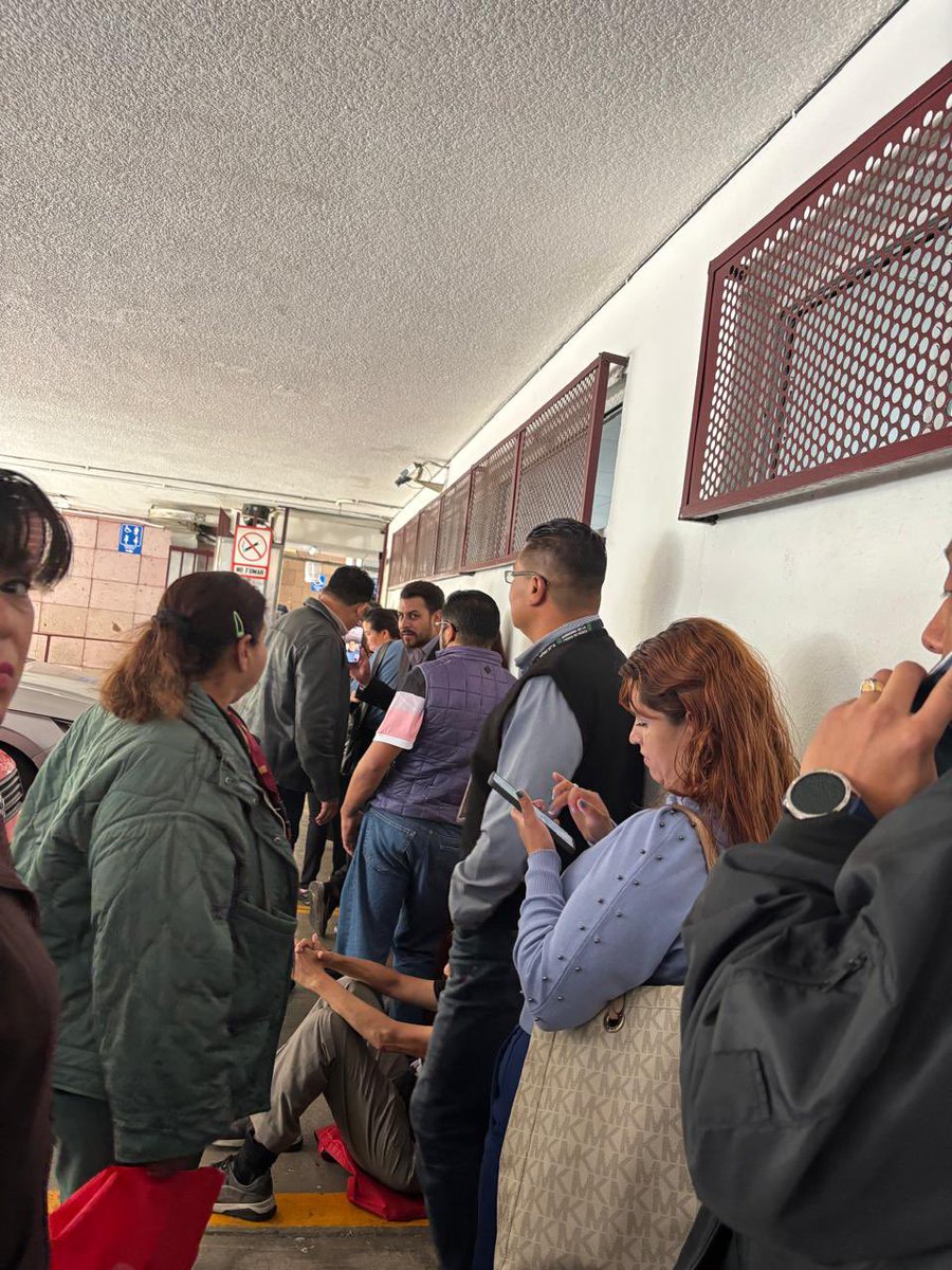 MovTrabDGSL's tweet photo. Hoy, afuera del Registro Público de la Propiedad, vemos a todos. A quienes lucharon y a quienes no. El #FONAC es fruto de una causa colectiva… y aun así, el beneficio alcanza a todos. Así es la justicia que buscamos. https://t.co/7CkA58uaif