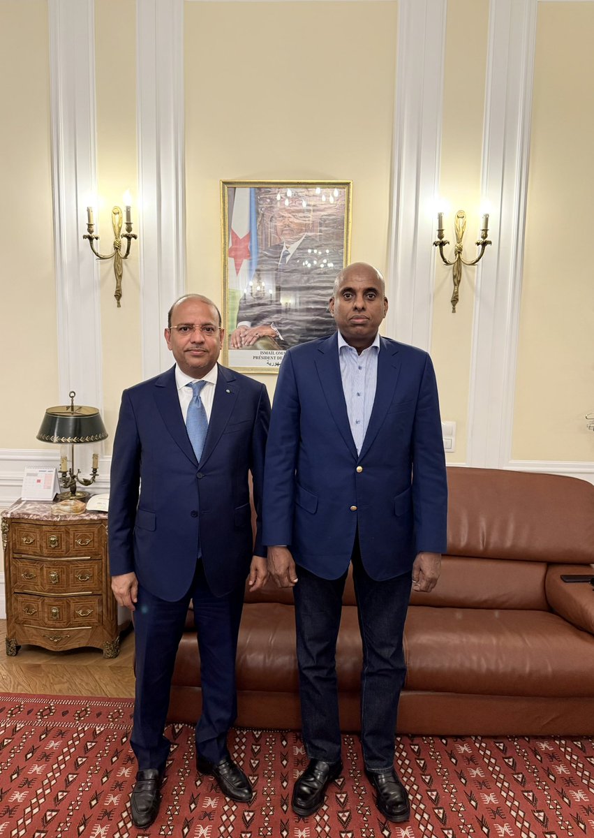 Toujours un plaisir de revoir et d’échanger lors de mon passage aujourd’hui à Paris , sur un nombre de questions avec mon collègue et frère S.E.M Ayeid Mousseid Yahya , notre Ambassadeur auprès de la République Française et Représentant Permanent auprès de l’UNESCO. Merci cher