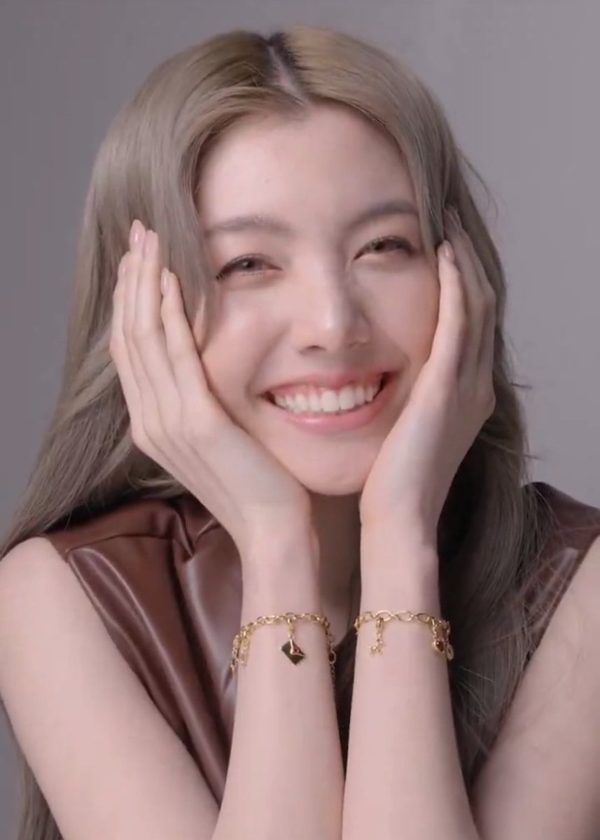 AudreyShin4's tweet photo. Nggvhgggggvnkbbkkbjb https://t.co/mhR4QpQq0N