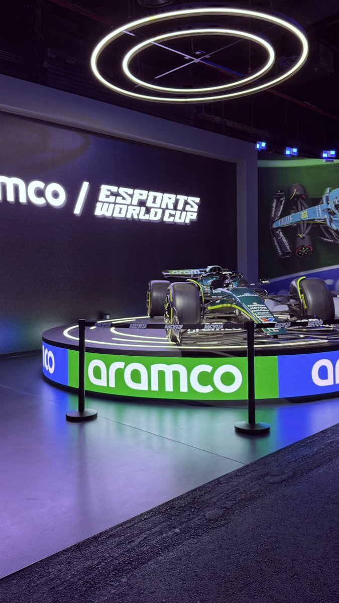 لين🪞 tweet media