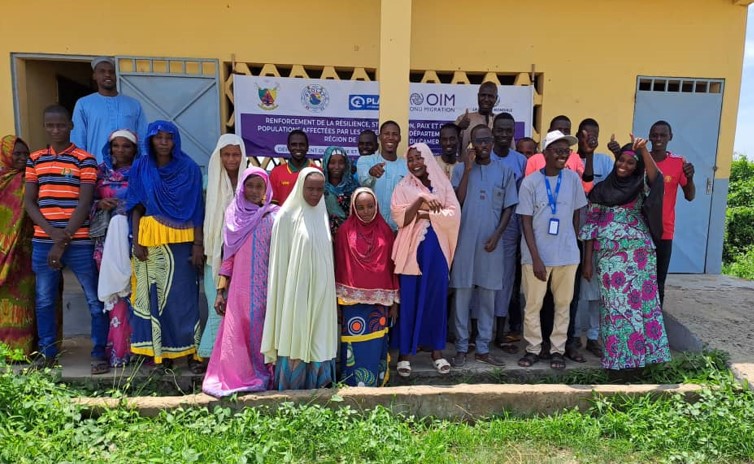Plan International Cameroon (@plancameroon) on Twitter photo Grâce au financement de #IOMProlac, <a href="/PlanCameroon/">Plan International Cameroon</a> et <a href="/CamerounOim/">IOM Cameroon</a> lancent des AGR dans 9 villages (Logone-et-Chari) pour renforcer la résilience de 240 personnes face aux crises. 120 femmes déjà formées en gestion, compta, leadership & plus !
#RésilienceCommunautaire Grâce au financement de #IOMProlac, <a href="/PlanCameroon/">Plan International Cameroon</a> et <a href="/CamerounOim/">IOM Cameroon</a> lancent des AGR dans 9 villages (Logone-et-Chari) pour renforcer la résilience de 240 personnes face aux crises. 120 femmes déjà formées en gestion, compta, leadership & plus !
#RésilienceCommunautaire