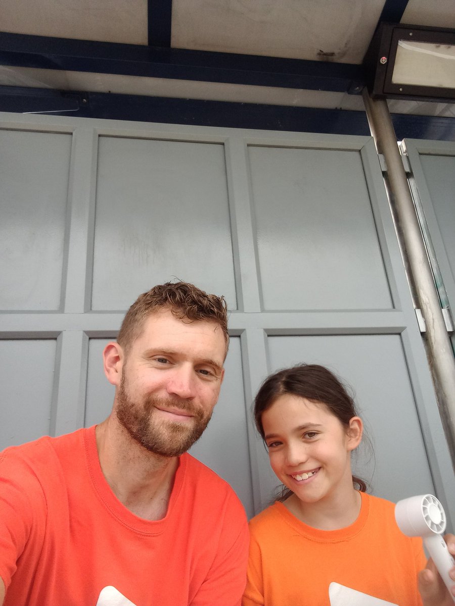 Robgriffiths91's tweet photo. Brilliant time volunteering for @mssocietyuk 

As part of the MS Society Sutton Group, I am extremely proud of all the   money raised at the London stations this year! https://t.co/yZAwkt24XK