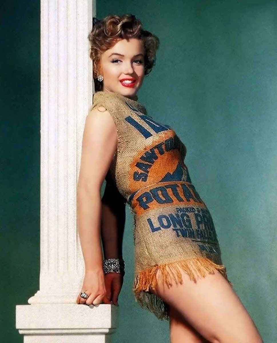 MarilynDiary's tweet photo. Marilyn Monroe proving she can look just great--even in a potato sack. https://t.co/J3M3ULQJBU