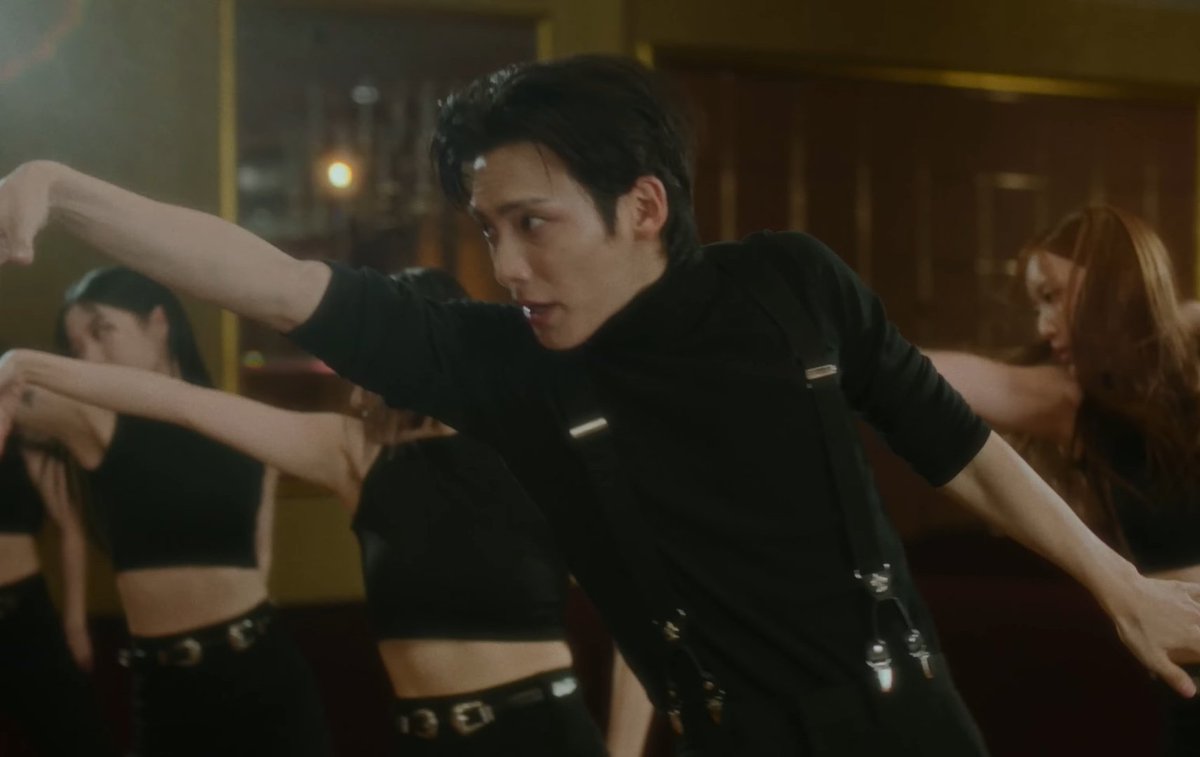 kimwowbaby's tweet photo. park junhee your face card too lethal, your waist too slutty, your cheekbones too sharp, your song too good, park junhee you gotta stop . they're gonna kill you

#SUPERNOVA https://t.co/ZG6XrfiGNn