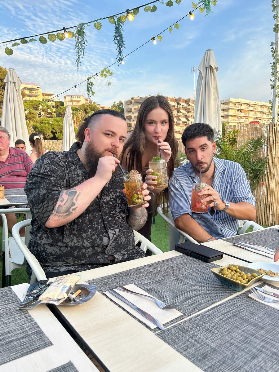 Lauriita18 tweet media