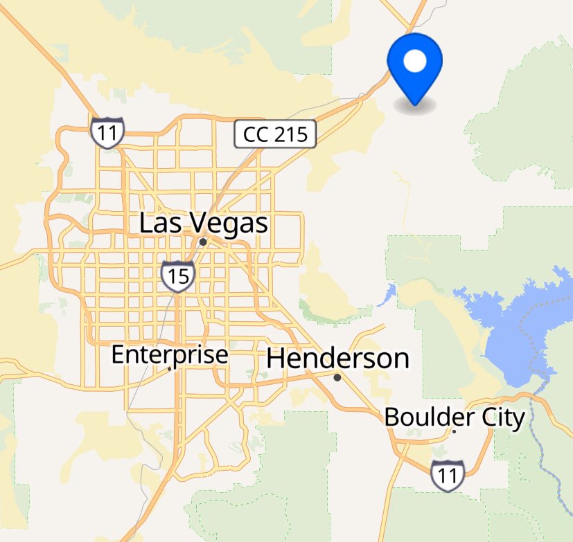 quackupdates's tweet image. Hello everyone! On wplace, there are a lot of beautiful drawings dedicated to Quackity! After seeing some, we found some empty space next to a mural being done by some talented members of the community!

Here, in Las Vegas, there is a beautiful poster for Las Nevadas being…