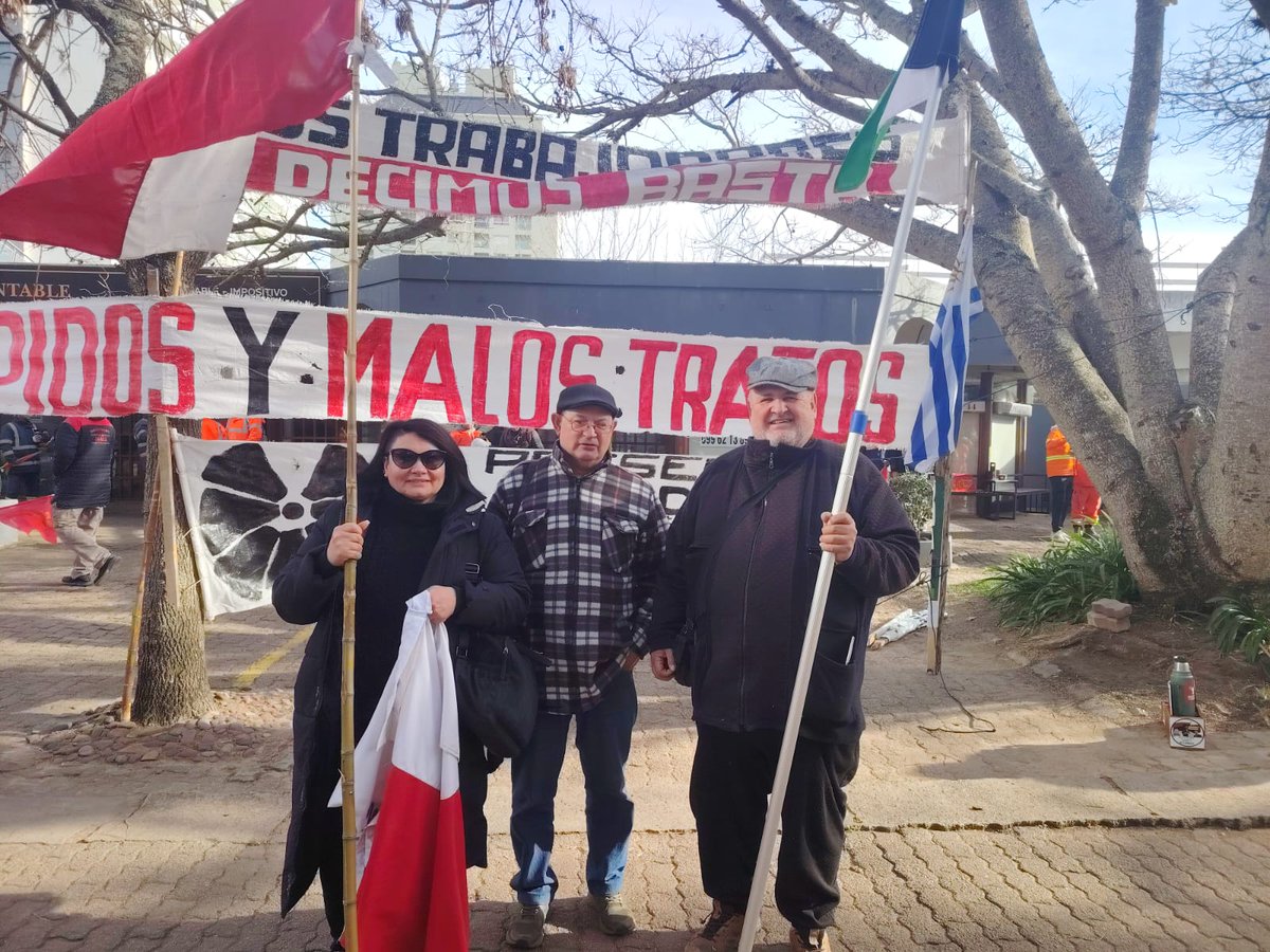 #ElPuebloPrimero 
Ayer además de participar en Mvideo. estuvimos en otros puntos del país. Nuestro Ref. Dep. de Río Negro, Christian Echevarria, estuvo con las y los trabajadores de CLALDY que están en conflicto. 
El cambio y el desarrollo empieza con la organización.
#PVP50años