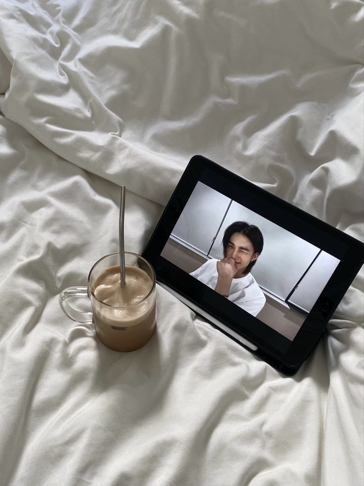 𐙚 busco mutiss 
 
                          #kpoptwt  
    #stantwt                              #mutis
 ઇଓ  she l 🇪🇸 I 04’

𐙚 Prio: enha/txt/skz

𐙚 Cualquier fandom es bienvenido mientras no se rebaje a mis favs
𐙚 Mutis para interactuar y amigar

♡ +rt = mutis