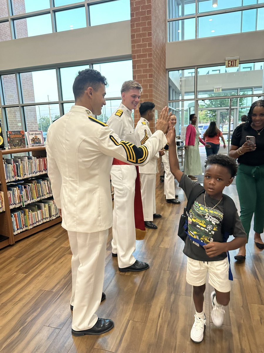 GCarrabineBryan's tweet image. What a great start to the 2025-2026 school year! #Day1 #alwaysreal #offeringMORE @BryanISD