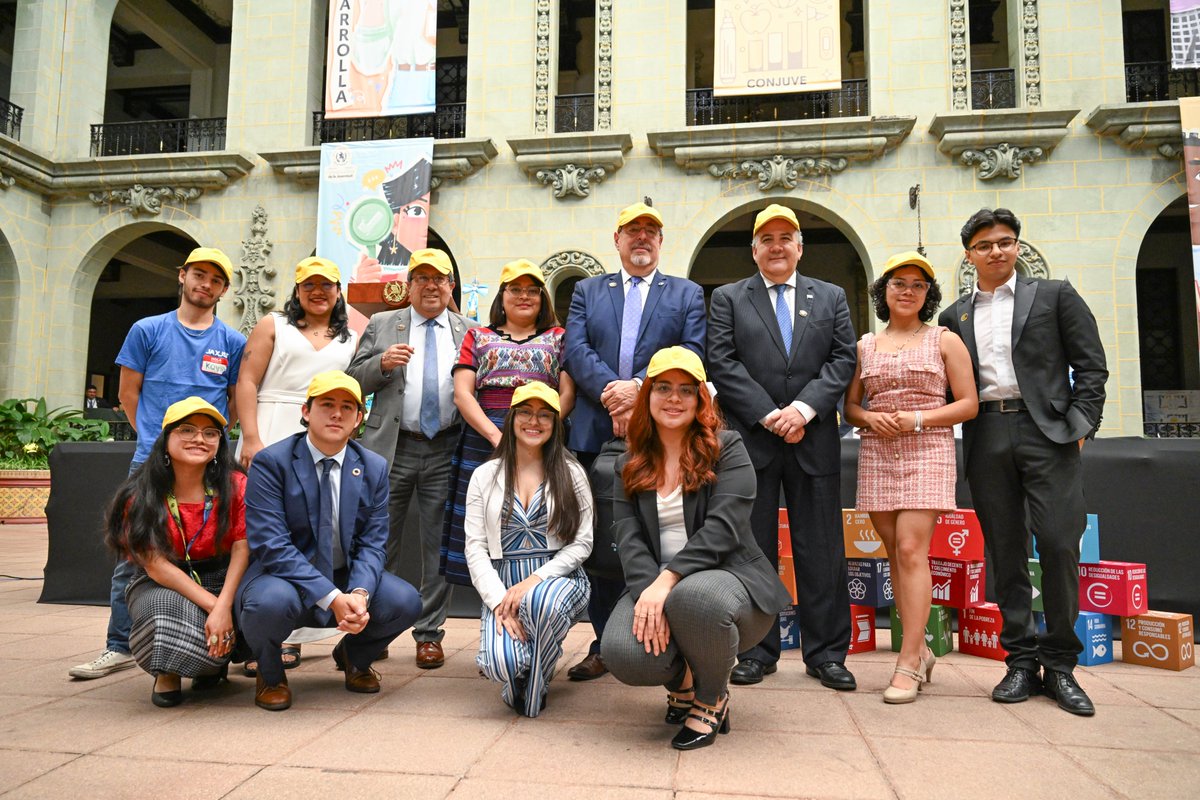 UNESCOgt's tweet photo. 🫰🏾En el marco del #DíaDeLaJuventud, el @GuatemalaGob con acompañamiento de Agencias, Fondos y Programas de @ONUGuatemala y organizaciones juveniles, lanzaron la iniciativa Red de #JuventudChispuda ⚡

Nota de prensa ⬇️
https://t.co/50mb247MKU https://t.co/nvOeUOa8rX