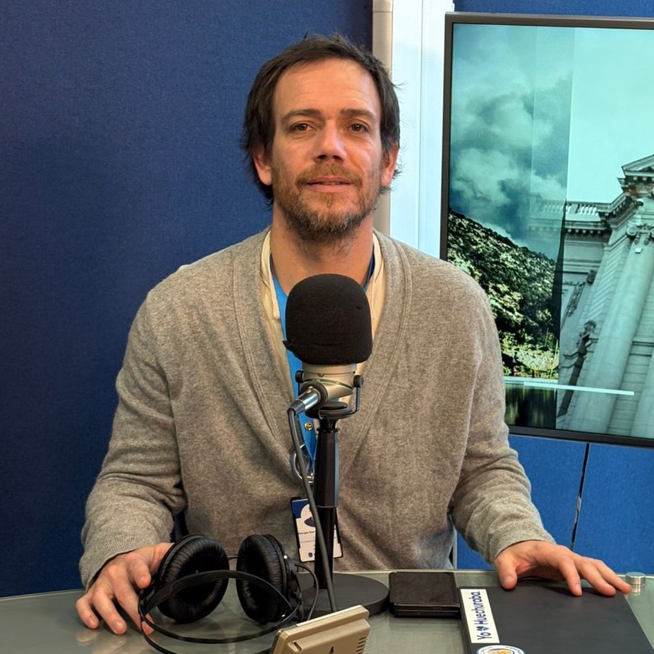 RadioDuna's tweet photo. #SantiagoAdicto | Sergio Garrido sobre el proyecto para un nuevo parque en Huechuraba: "Es el borde entre lo urbano y lo rural de la comuna. Tenemos el 50% de la comuna que es zona rural. (...) Queremos darle la seguridad a todos los vecinos de hacer este recorrido de 15 km, en ciclovías, en trekking, y que vayan teniendo partes de equipamientos, servicios y seguridad, con iluminación, y tener toda la certeza de que esto va a ser de la forma más segura."
📷 En vivo en YouTube, https://t.co/00a6ZCPCaq y en nuestros diales.