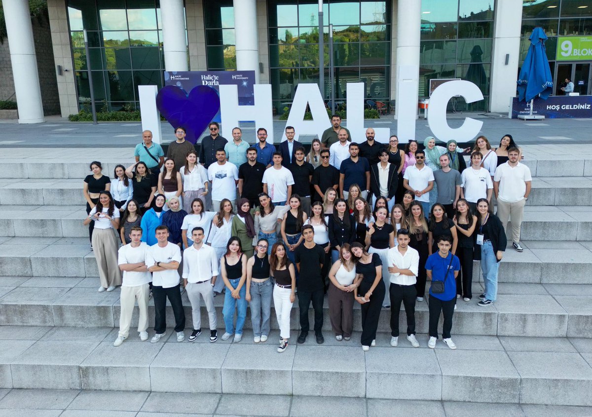 Tercih ve Tanıtım Günleri boyunca enerjileri ve güler yüzleriyle Haliç'i üniversite adaylarına tanıtan tüm öğrencilerimize yürekten teşekkür ederiz. #HaliçteParla