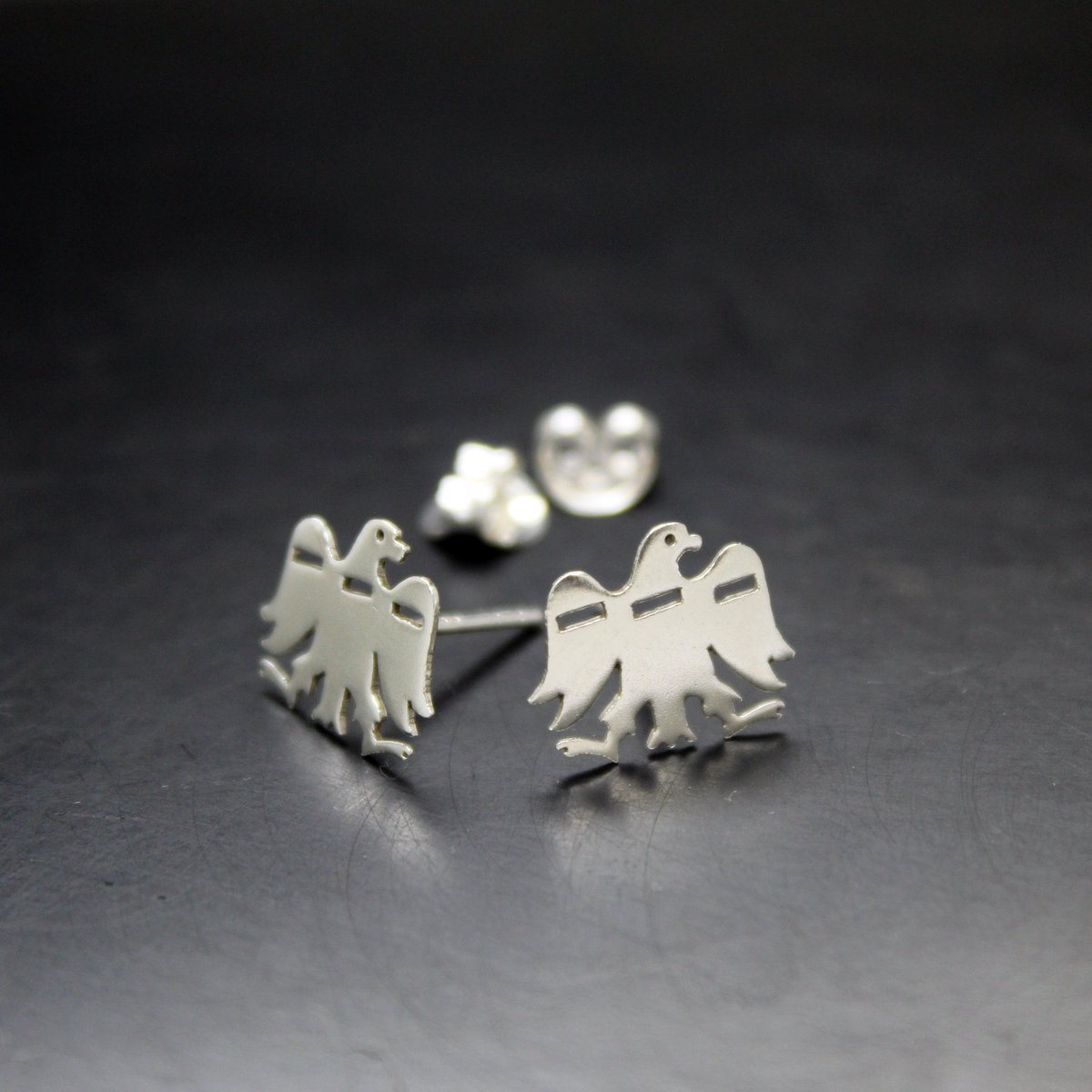 Plataica's tweet photo. Pendientes arrano beltza de plata 925, el #opari 🎁 perfecto!!
👉 https://t.co/zyQZWSc7LS
#earrings #arrano #beltza #euskera #navarra #euskadi #plata925 #joyeríaartesanal #hechoamano #envíogratis https://t.co/nttTSEZrx9