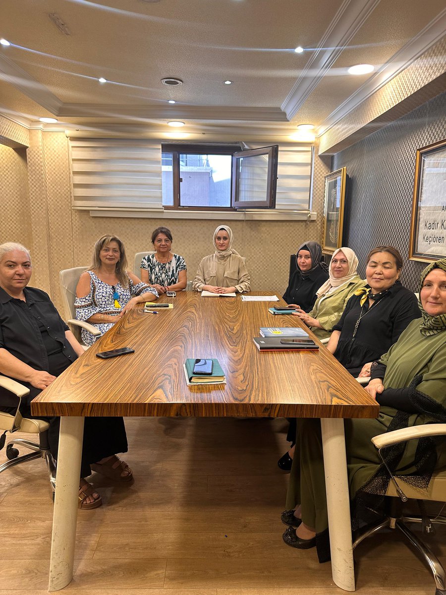 AK Kadın Keçiören (@akkadinkeciorn) on Twitter photo Haftalık Olağan Yürütme Kurulu Toplantımız Başkanımız Sn. Av.Arb. Merve Biberoğlu Erdoğan başkanlığında gerçekleştirildi.
<a href="/RTErdogan/">Recep Tayyip Erdoğan</a>
<a href="/tugbaisikercan/">Tuğba IŞIK ERCAN</a>
<a href="/hakanhanozcan/">Hakan Han ÖZCAN 🇹🇷</a>
<a href="/akgul_aysel/">Aysel Koçak Akgül</a>
<a href="/AKadirkarapinar/">Kadir KARAPINAR🇹🇷</a>
<a href="/mervebiberoglu/">Av. Arb. Merve Biberoğlu Erdoğan</a>
<a href="/AkKeciorenResmi/">AK Parti Keçiören</a> Haftalık Olağan Yürütme Kurulu Toplantımız Başkanımız Sn. Av.Arb. Merve Biberoğlu Erdoğan başkanlığında gerçekleştirildi.
<a href="/RTErdogan/">Recep Tayyip Erdoğan</a>
<a href="/tugbaisikercan/">Tuğba IŞIK ERCAN</a>
<a href="/hakanhanozcan/">Hakan Han ÖZCAN 🇹🇷</a>
<a href="/akgul_aysel/">Aysel Koçak Akgül</a>
<a href="/AKadirkarapinar/">Kadir KARAPINAR🇹🇷</a>
<a href="/mervebiberoglu/">Av. Arb. Merve Biberoğlu Erdoğan</a>
<a href="/AkKeciorenResmi/">AK Parti Keçiören</a>