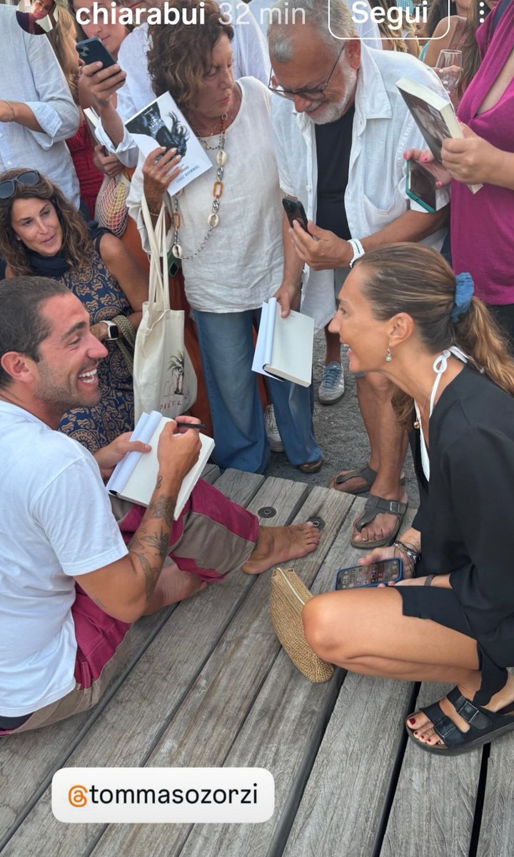 Ro5814's tweet image. Fare la presentazione di un libro su un isola e avere così tanti sostenitori è  veramente  la felicità 
PROUD OF YOU
#Divina #tommasozorzi