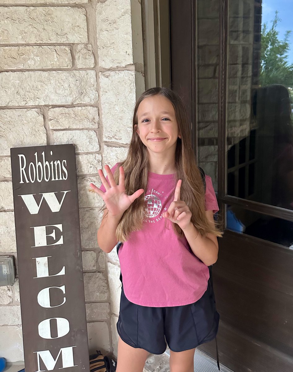 hrobbinsPHE's tweet photo. Happy 1st day of school! Today is my 26th first day and Tom's 21st.  @15ReaganRobbins is a SENIOR!!! @FrithCarter6974 is a JUNIOR at CPHS and Reece started 6th at CPMS.  Everyone is happy and excited to get back on a schedule! 😉 It is going to be a great school year! #get2PHE https://t.co/bawR2e7IFl