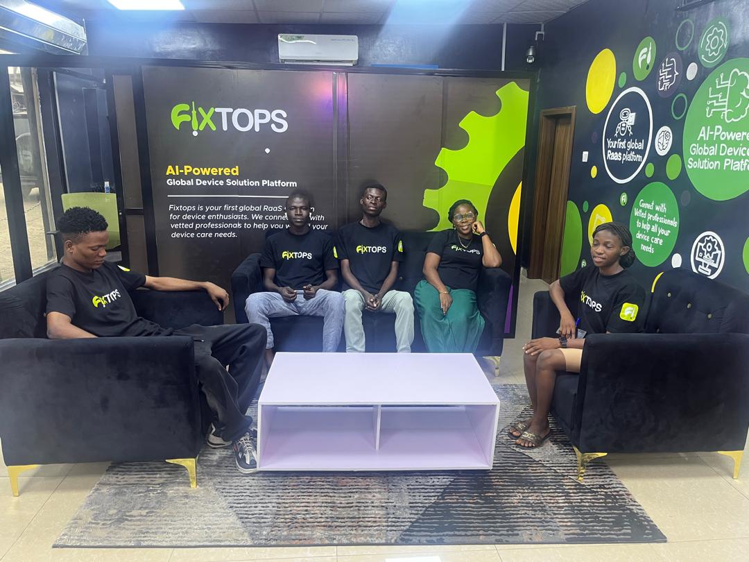FixtopsNG's tweet image. No matter where you are in lagos or Abuja, our Fixtops service hubs are ready to receive your repair orders fast, easy, and reliable!

Quality service, zero stress.
📲 You can also book online or through the Fixtops App.
We’re just a tap  or a visit away!

#FixWithFixtops