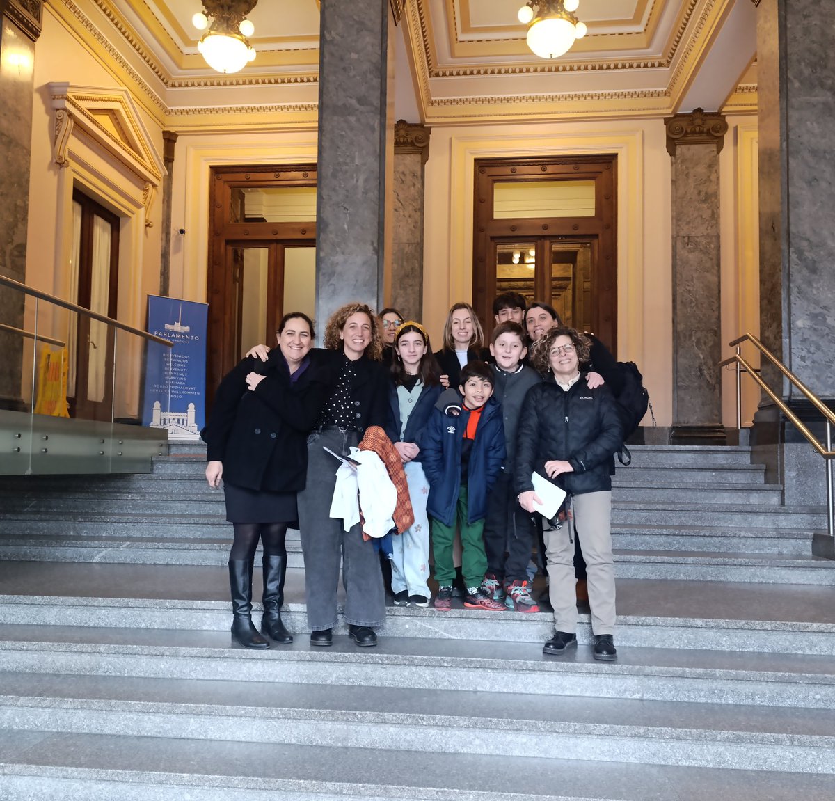 Hoy estuvimos en la Comisión de educación de @diputadosuy en representación de toda nuestra comunidad: niñas y niños, familias, docentes, exalumnos, exdocentes, vecinos y comerciantes que han acompañado y defendido esta escuela pública por generaciones.