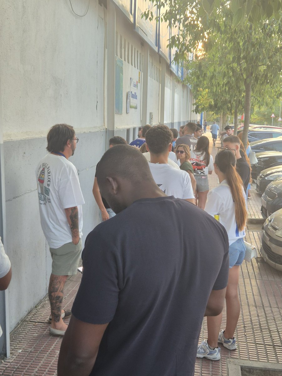 Conra Galán (@conragalan) on Twitter photo <a href="/CDMostoles/">CD Móstoles URJC</a> 20:33 horas, hace 33 minutos que ha empezado el partido <a href="/CDMostoles/">CD Móstoles URJC</a> <a href="/SADvillaverde/">SAD Villaverde San Andrés</a> y aquí seguimos, esperando cola, desastroso es poco <a href="/CDMostoles/">CD Móstoles URJC</a> 20:33 horas, hace 33 minutos que ha empezado el partido <a href="/CDMostoles/">CD Móstoles URJC</a> <a href="/SADvillaverde/">SAD Villaverde San Andrés</a> y aquí seguimos, esperando cola, desastroso es poco