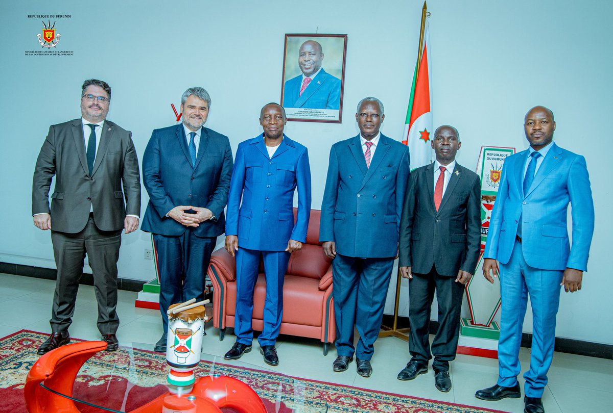 Son Excellence l’Ambassadeur Édouard BIZIMANA, Ministre des Affaires Étrangères, de l’Intégration Régionale et de la Coopération au Développement, a également reçu en audience Son Excellence Monsieur Sébastien MINOT, Ambassadeur de France au Burundi, dans le cadre d’une visite de