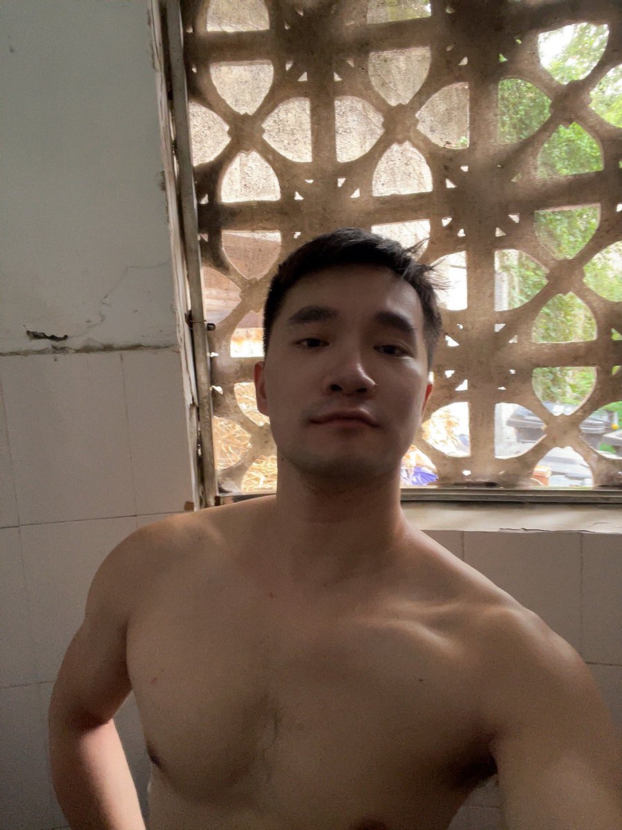 愛露出肌肉的旭旭 tweet media