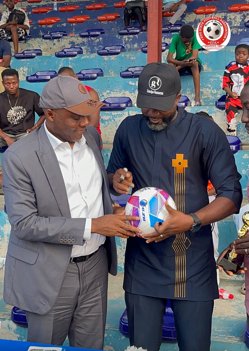 edostate_fa's tweet photo. Edo State Football Association Congratulates Prof. Darlington E. Obaseki

The Edo State Football Association heartily congratulates Prof. Darlington E. Obaseki, outgoing Chief Medical Director of the University of Benin Teaching Hospital… https://t.co/Ty9EMTH2bR