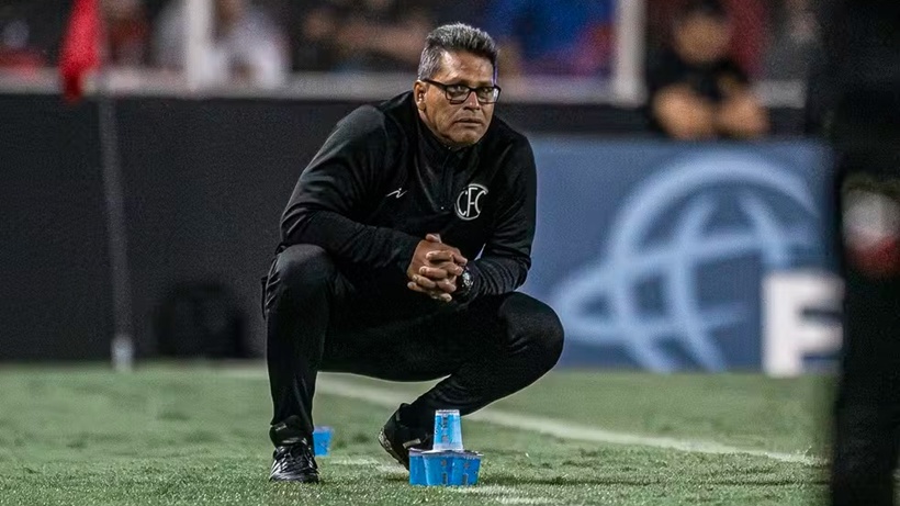 Rodrigo Faraco (@rodrigofaraco) on Twitter photo INFORMAÇÃO:
Acabo de falar ao vivo na <a href="/CBNFloripa/">CBN Floripa</a> : Elio Sizenando, 54 anos, bola da vez para ser o novo treinador do Figueirense - campeão da Série A2 do paulistão deste ano com o Capivariano
Acordo praticamente fechado - por detalhes INFORMAÇÃO:
Acabo de falar ao vivo na <a href="/CBNFloripa/">CBN Floripa</a> : Elio Sizenando, 54 anos, bola da vez para ser o novo treinador do Figueirense - campeão da Série A2 do paulistão deste ano com o Capivariano
Acordo praticamente fechado - por detalhes
