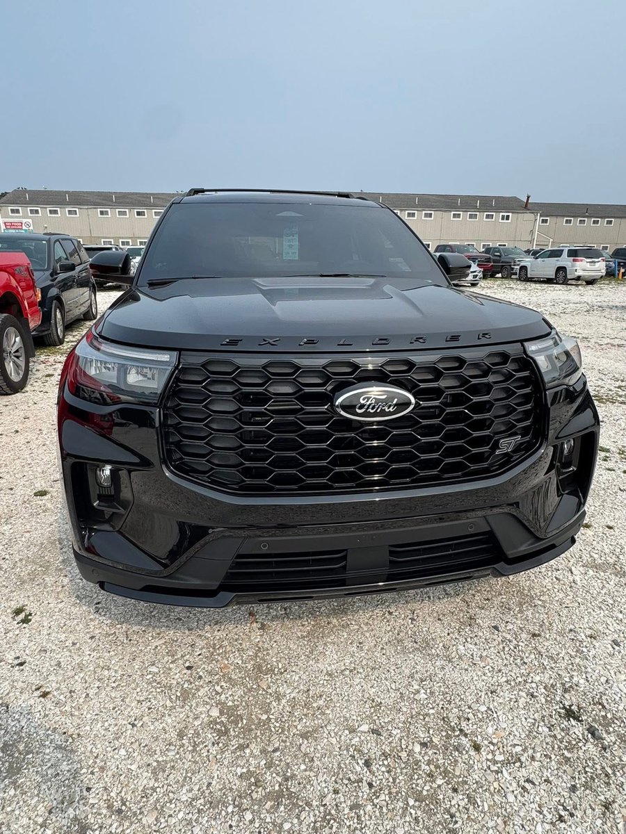 FordExplorer_ST's tweet photo. I do lovem in black Ford Explorer ST 🔥🔥🔥 #ford #explorer #fordexplorerst #explorerst #FordPerformance #ecoboost #twinturbo #st https://t.co/z98LEm1btc