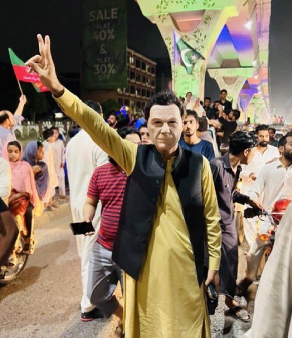 Jawii8323's tweet photo. WHEREVER YOU LOOK, IT’S IMRAN KHAN.🥵 https://t.co/N1M01pyPWx