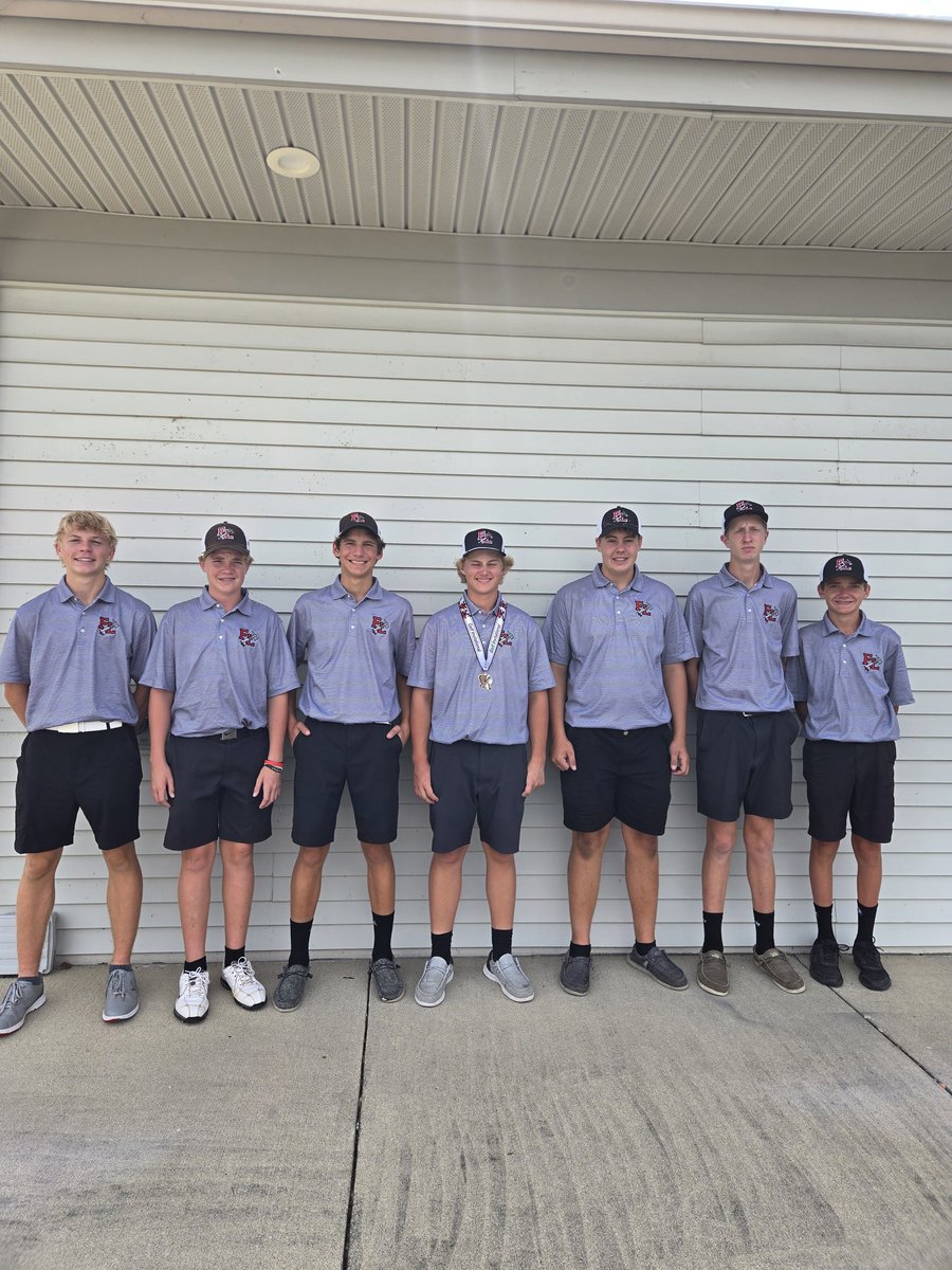 JV Boys played in the Newton Invitational at Echo Hills. 
We finished 4th out of 11 teams with a 366. 
Carter Borchers PR's and finishes in the top 10 at 6th place with an 87 (44,43)!
It was a good day.