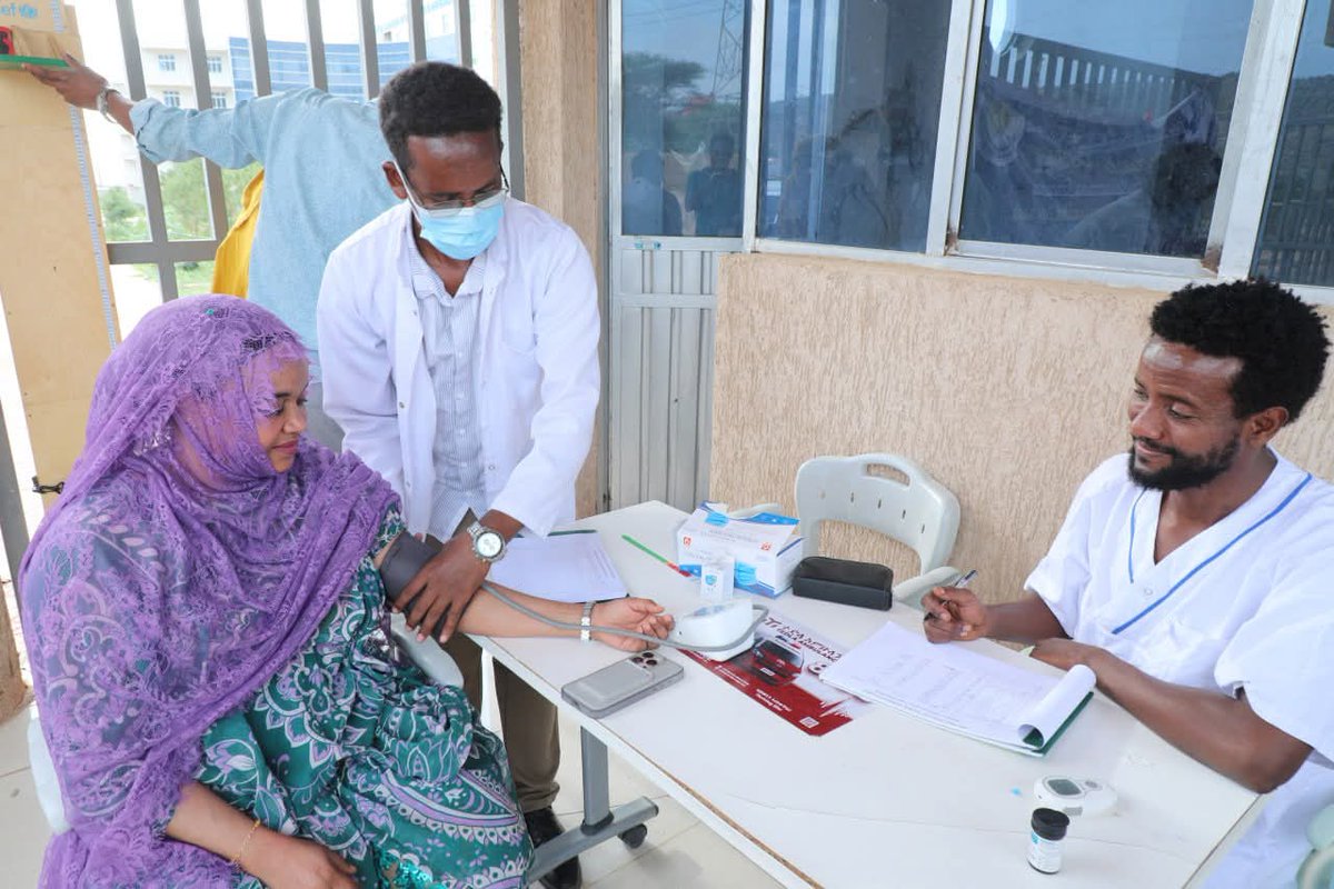 HussenM08708090's tweet photo. Today, State Minister  of health at @FMoHealth  for resource, adminstration &amp; regulatory H.E. Mrs. Frehiwot A. and State Minisster of health at @FMoHealth for health system&amp; capacity building H.E Mrs. Sehrila A. visited #Dire_Dawa_Un_Teaching #Referral_Hospital and observed #SVS https://t.co/SGyOm4FQ1h