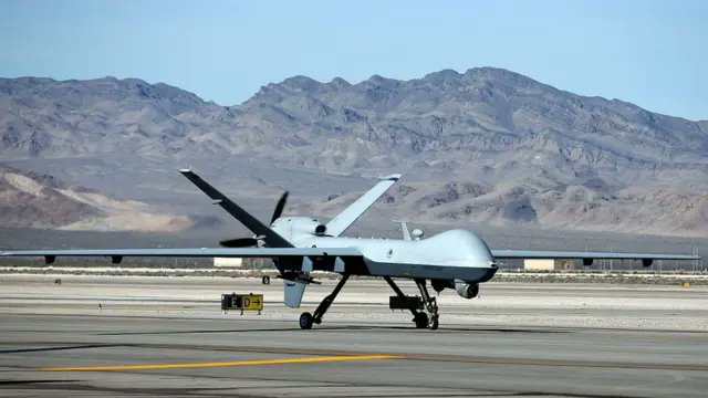 NotMax_Oficial's tweet photo. #ÚltimaHora | Autoridades confirman que un dron de Estados Unidos sobrevoló Valle de Bravo y zonas de Tejupilco, en el Edomex.
La SSPC aclaró que se trató de una operación solicitada por México, con fines de inteligencia y sin carácter militar.
#NotMax #CDMX #Edomex https://t.co/gXuyzNEy1l