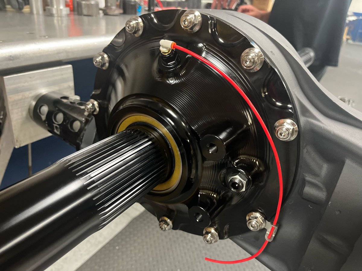 Forged aluminum side bells were designed in 2023 and commonplace on Bulldog units for the last 2+ seasons. The stronger bell provides the needed strength for today’s high performing brake systems.