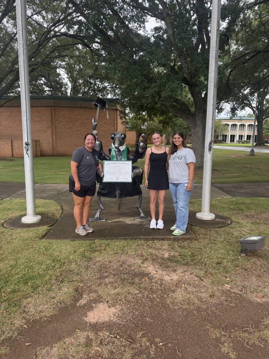 Holley DeVaughn tweet media